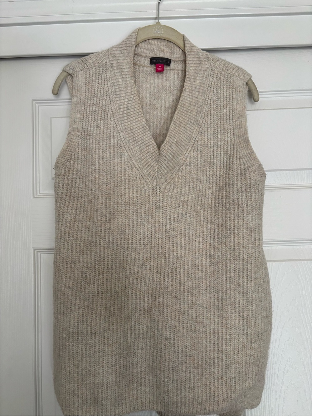 Vince Camuto Beige-Cream Ribbed V-Neck Sweater Vest